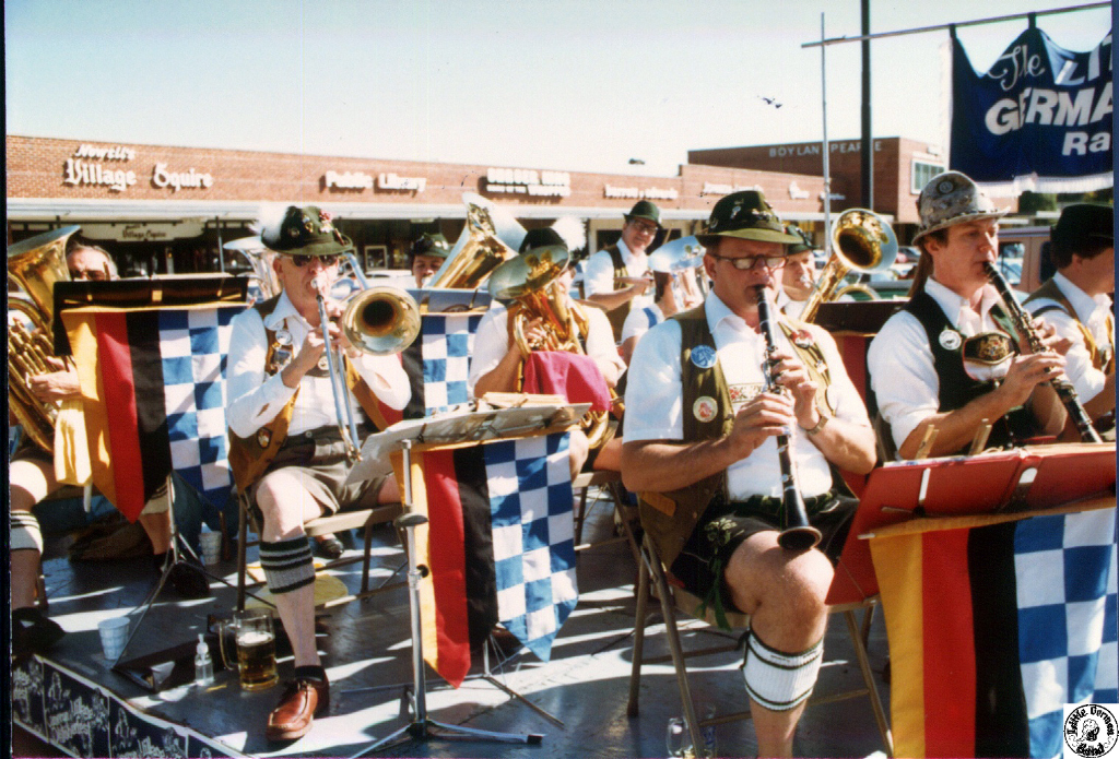 1981 10 08 11 Cameron Village Oktoberfest.jpg